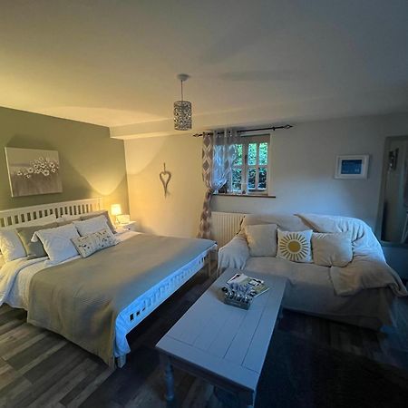 Pear Tree Cottage Courtyard Шрусбъри Екстериор снимка