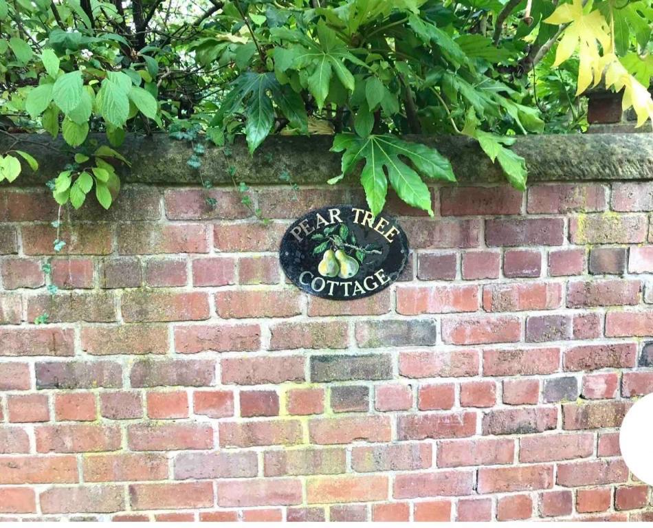 Pear Tree Cottage Courtyard Шрусбъри Екстериор снимка