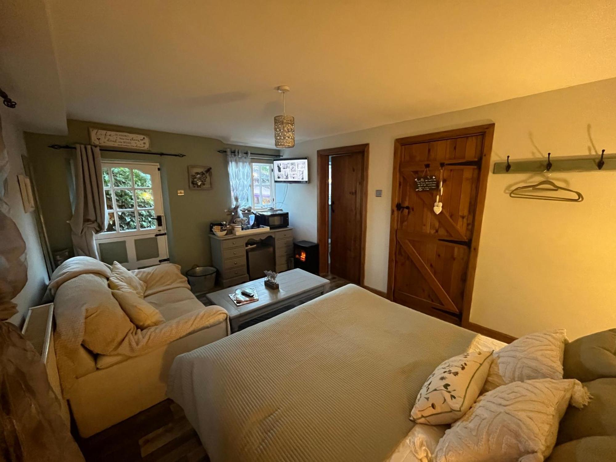 Pear Tree Cottage Courtyard Шрусбъри Екстериор снимка