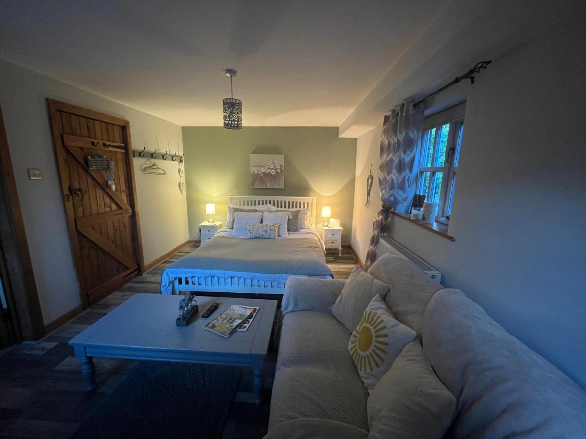 Pear Tree Cottage Courtyard Шрусбъри Екстериор снимка